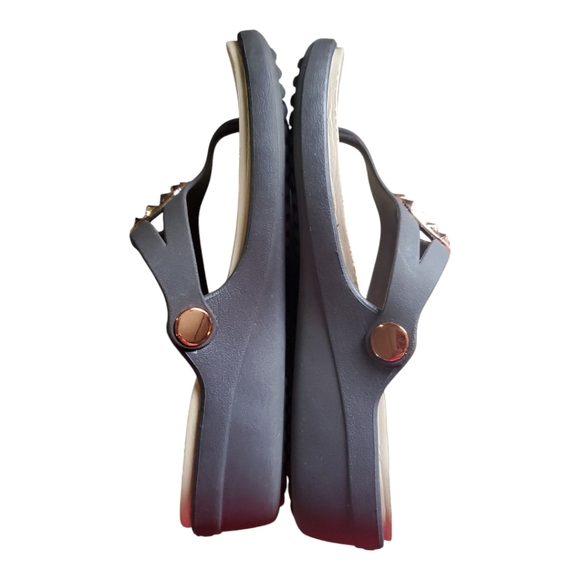 Crocs Women's Black Sandals Size 6 - Picture 4 of 6